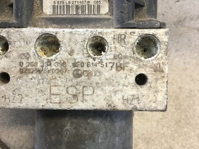 bontott AUDI A4 B7 ABS Kocka