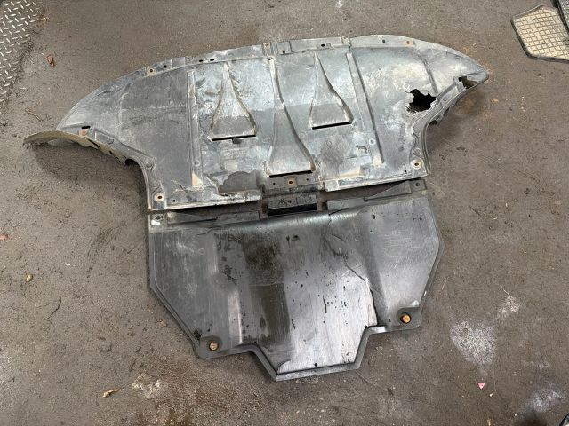 bontott AUDI A4 B7 Alsó Motorburkolat