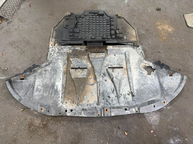 bontott AUDI A4 B7 Alsó Motorburkolat