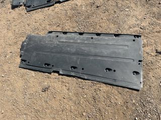 bontott AUDI A4 B7 Alsó Padlólemez Burkolat