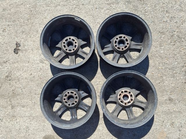 bontott AUDI A4 B7 Alufelni Szett