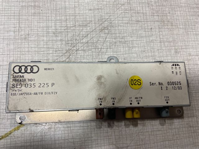 bontott AUDI A4 B7 Antenna Erősítő