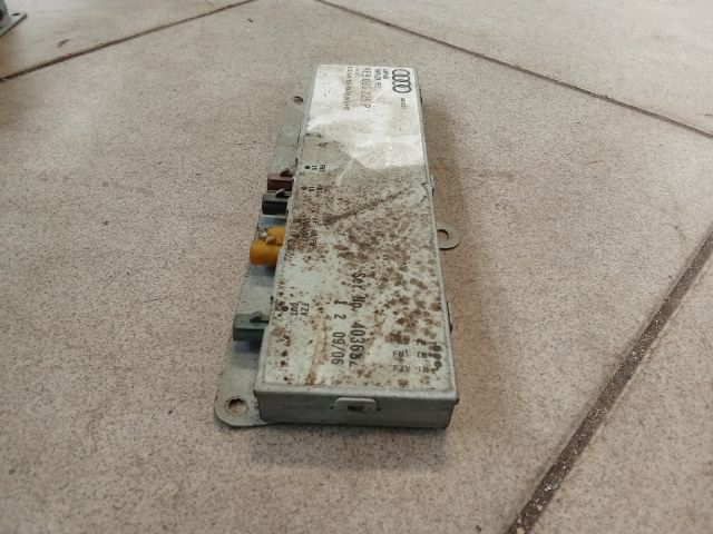 bontott AUDI A4 B7 Antenna Erősítő