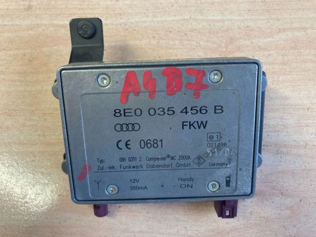 bontott AUDI A4 B7 Antenna Erősítő