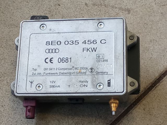bontott AUDI A4 B7 Antenna Erősítő