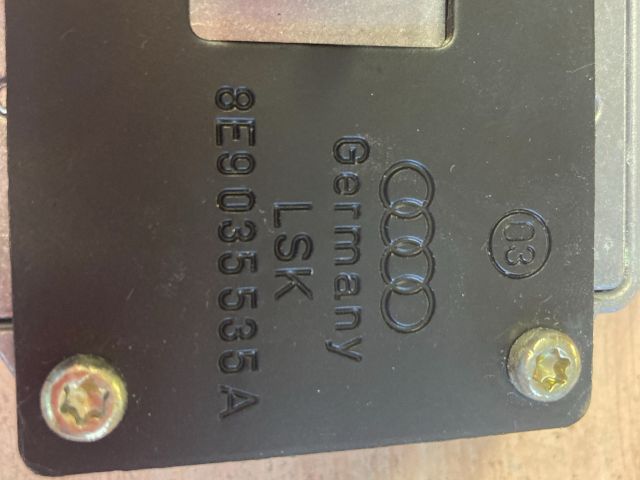 bontott AUDI A4 B7 Antenna Erősítő