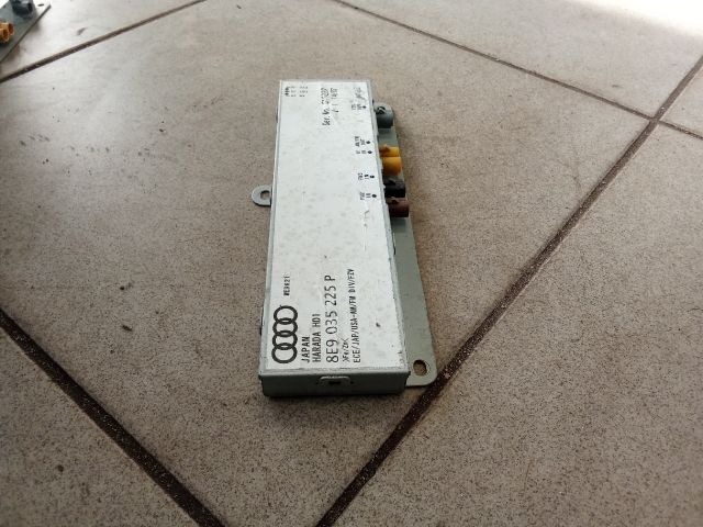 bontott AUDI A4 B7 Antenna Erősítő