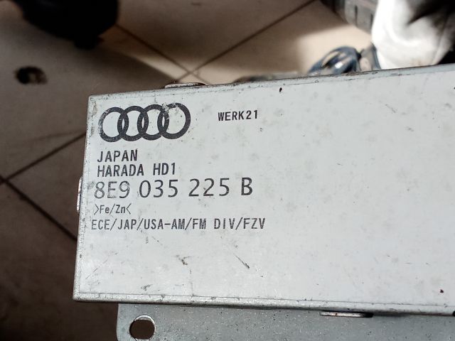bontott AUDI A4 B7 Antenna Erősítő