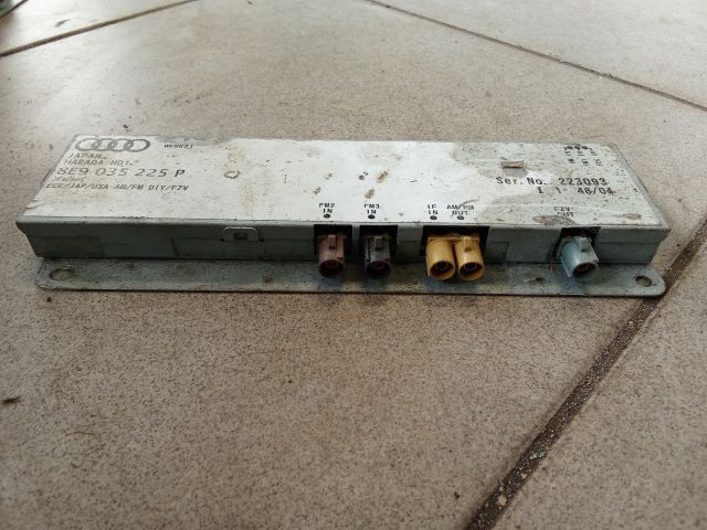 bontott AUDI A4 B7 Antenna Erősítő