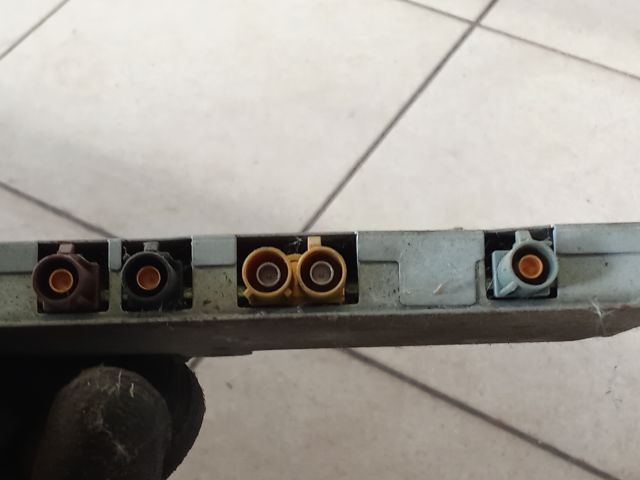 bontott AUDI A4 B7 Antenna Erősítő
