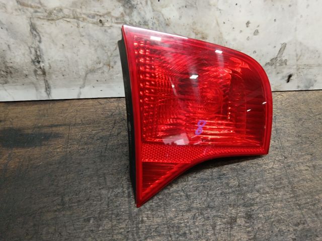 bontott AUDI A4 B7 Bal Belső Hátsó Lámpa