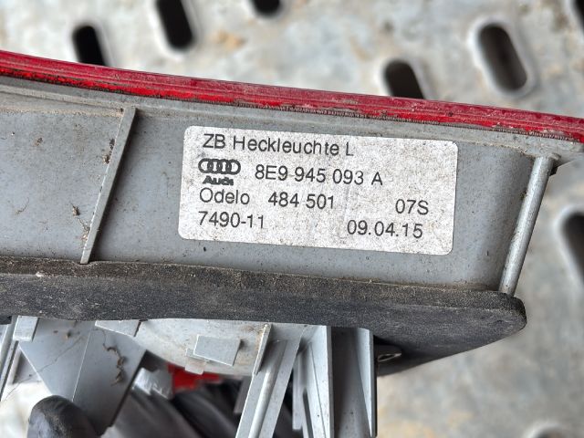 bontott AUDI A4 B7 Bal Belső Hátsó Lámpa