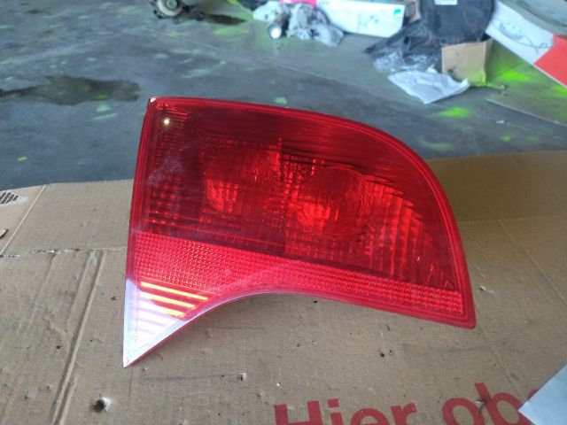 bontott AUDI A4 B7 Bal Belső Hátsó Lámpa