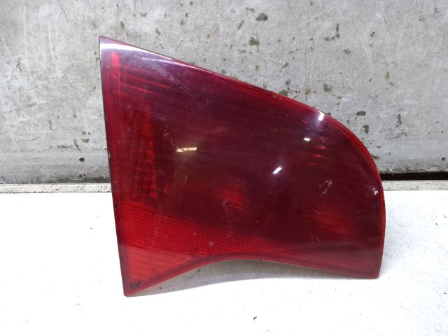 bontott AUDI A4 B7 Bal Belső Hátsó Lámpa