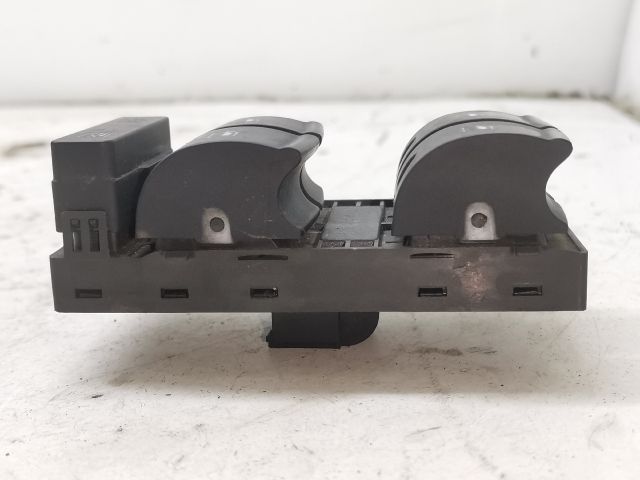 bontott AUDI A4 B7 Bal első Ablakemelő Kapcsoló