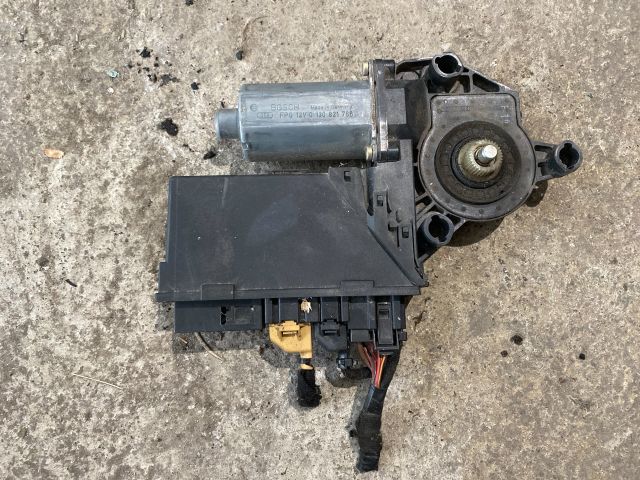 bontott AUDI A4 B7 Bal első Ablakemelő Motor
