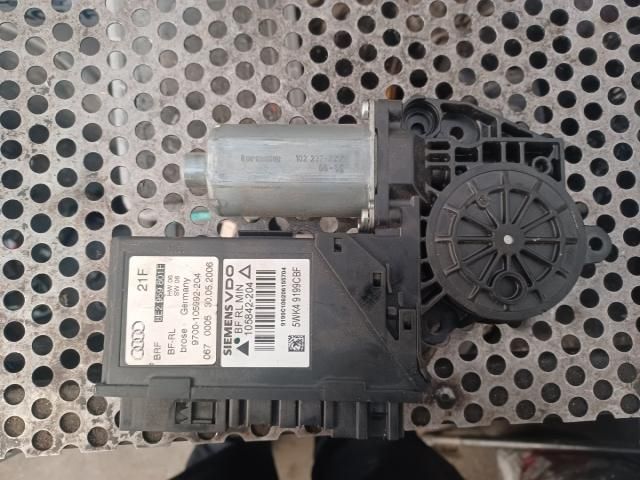 bontott AUDI A4 B7 Bal első Ablakemelő Motor