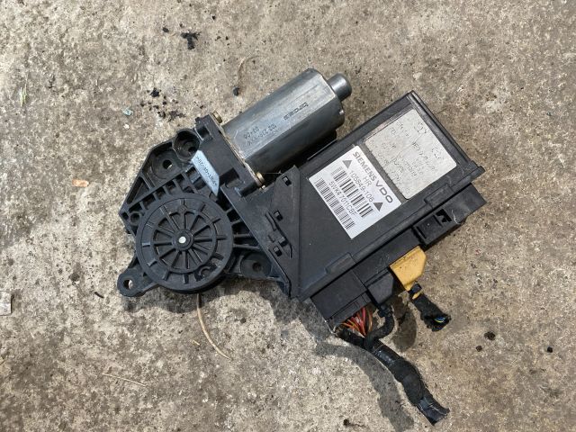 bontott AUDI A4 B7 Bal első Ablakemelő Motor