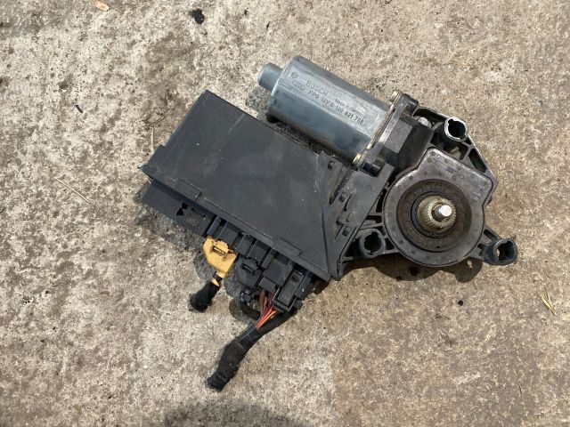 bontott AUDI A4 B7 Bal első Ablakemelő Motor