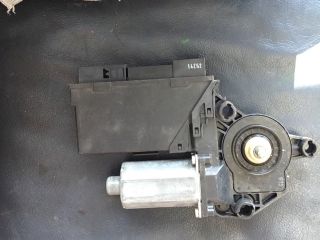 bontott AUDI A4 B7 Bal első Ablakemelő Motor