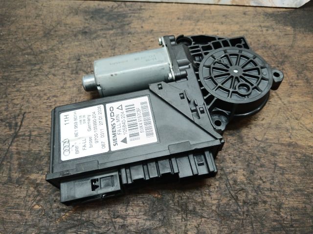 bontott AUDI A4 B7 Bal első Ablakemelő Motor