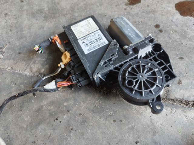 bontott AUDI A4 B7 Bal első Ablakemelő Motor