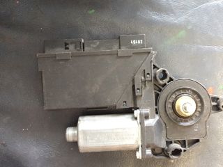 bontott AUDI A4 B7 Bal első Ablakemelő Motor