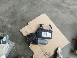 bontott AUDI A4 B7 Bal első Ablakemelő Motor