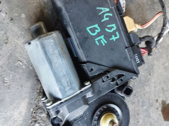 bontott AUDI A4 B7 Bal első Ablakemelő Motor