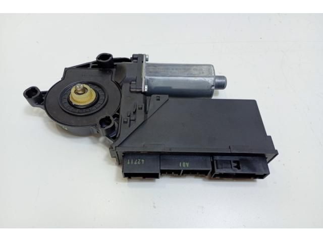 bontott AUDI A4 B7 Bal első Ablakemelő Motor