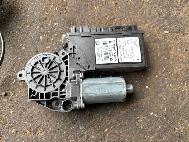 bontott AUDI A4 B7 Bal első Ablakemelő Motor
