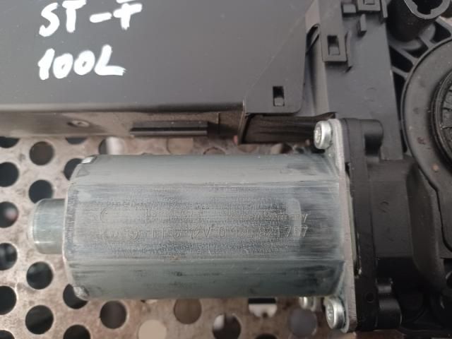 bontott AUDI A4 B7 Bal első Ablakemelő Motor