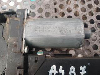 bontott AUDI A4 B7 Bal első Ablakemelő Motor