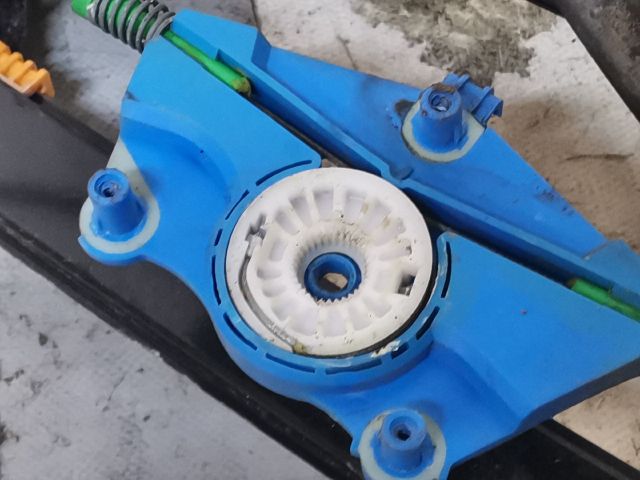 bontott AUDI A4 B7 Bal első Ablakemelő Szerkezet (Elektromos)