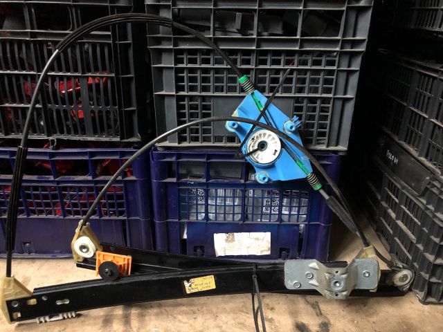 bontott AUDI A4 B7 Bal első Ablakemelő Szerkezet (Elektromos)