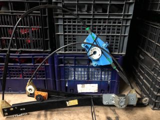 bontott AUDI A4 B7 Bal első Ablakemelő Szerkezet (Elektromos)