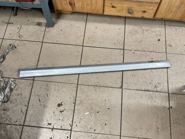 bontott AUDI A4 B7 Bal első Ajtó Díszléc