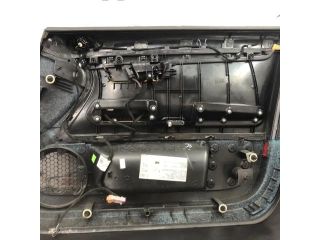 bontott AUDI A4 B7 Bal első Ajtó Kárpit