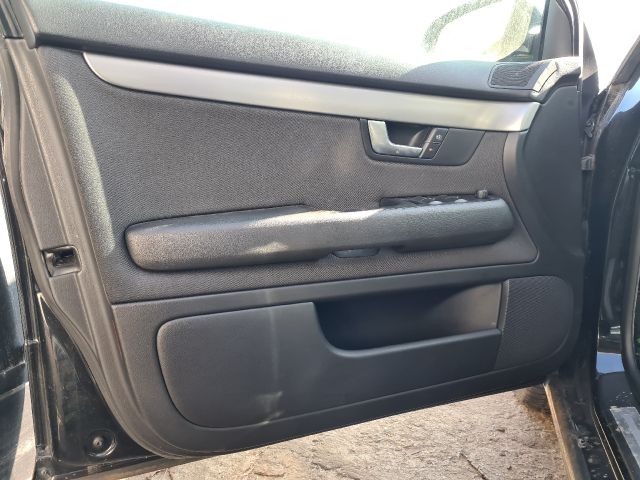 bontott AUDI A4 B7 Bal első Ajtó Kárpit