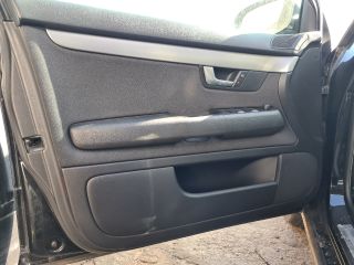 bontott AUDI A4 B7 Bal első Ajtó Kárpit