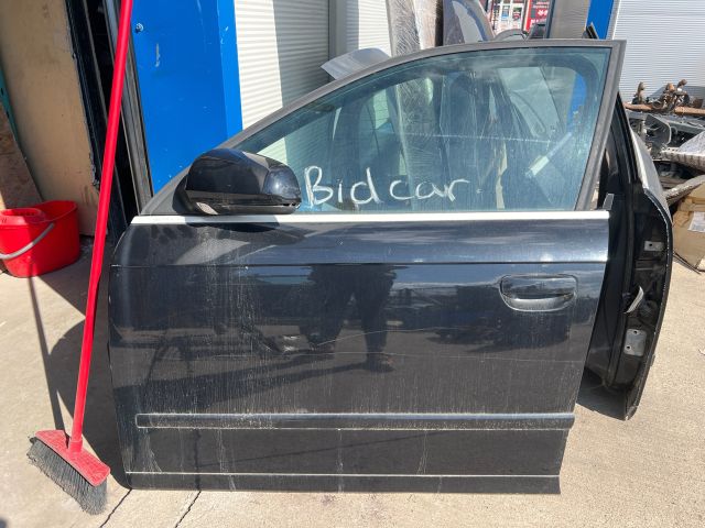 bontott AUDI A4 B7 Bal első Ajtó (Részeivel)