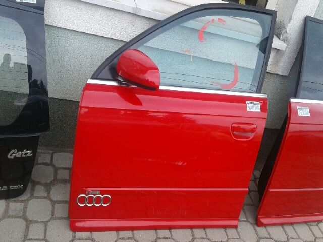 bontott AUDI A4 B7 Bal első Ajtó (Részeivel)