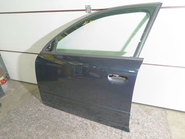 bontott AUDI A4 B7 Bal első Ajtó (Részeivel)