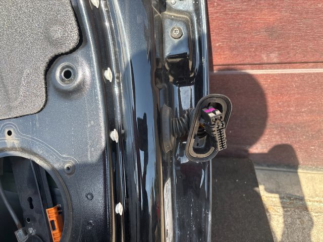 bontott AUDI A4 B7 Bal első Ajtó (Részeivel)