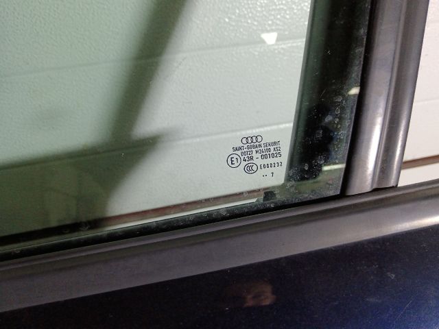 bontott AUDI A4 B7 Bal első Ajtó (Részeivel)