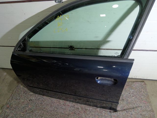 bontott AUDI A4 B7 Bal első Ajtó (Részeivel)
