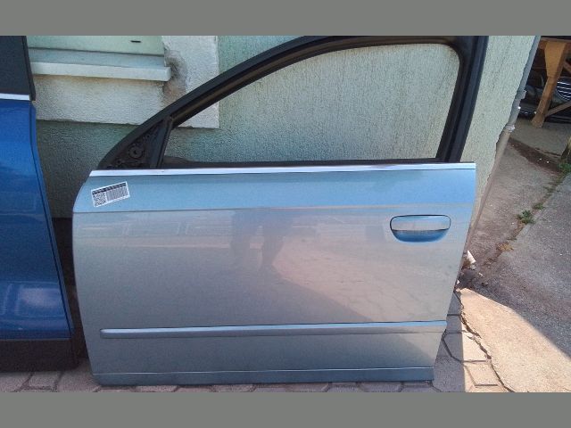 bontott AUDI A4 B7 Bal első Ajtó (Részeivel)