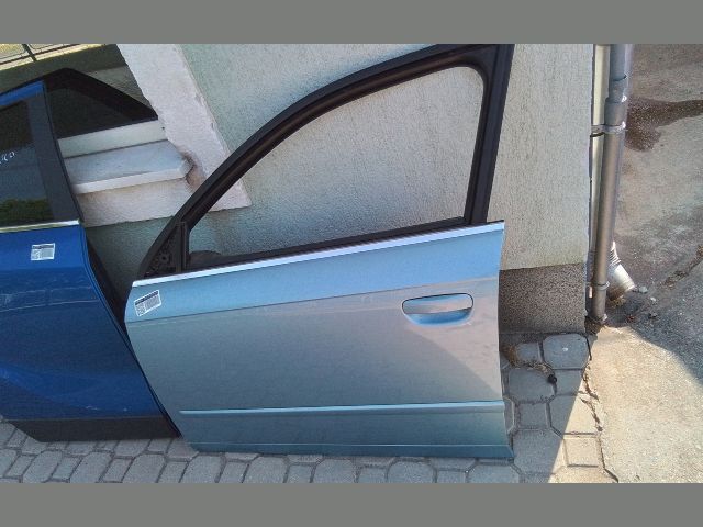 bontott AUDI A4 B7 Bal első Ajtó (Részeivel)