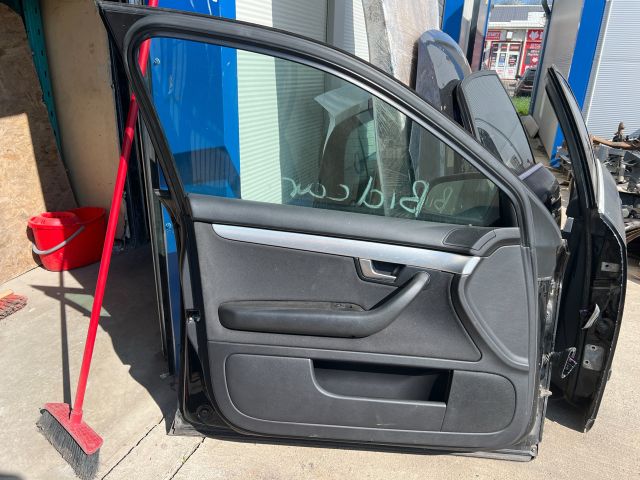 bontott AUDI A4 B7 Bal első Ajtó (Részeivel)