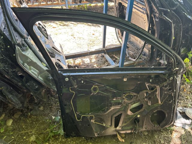 bontott AUDI A4 B7 Bal első Ajtó (Üres lemez)